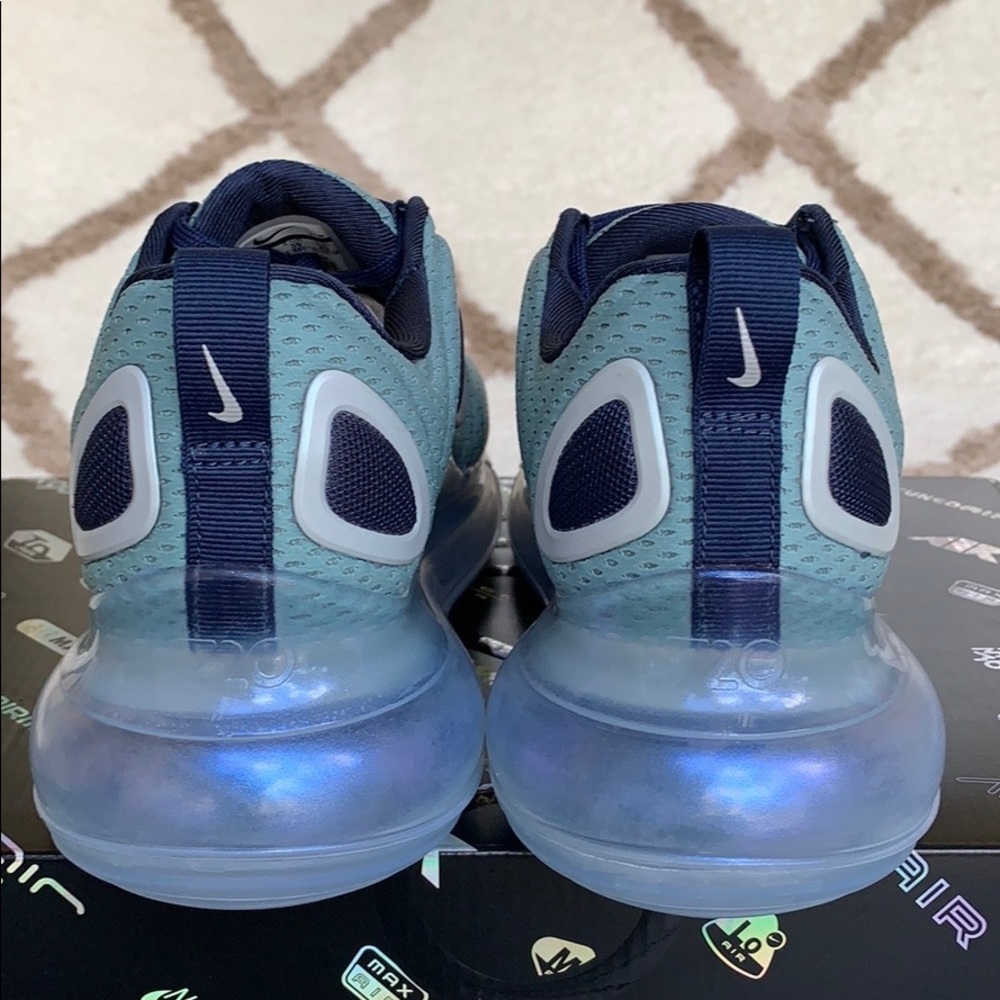 WMNS NIKE AIR MAX 720 Metallic Silver/Midnight Nav - Picture 10 of 16